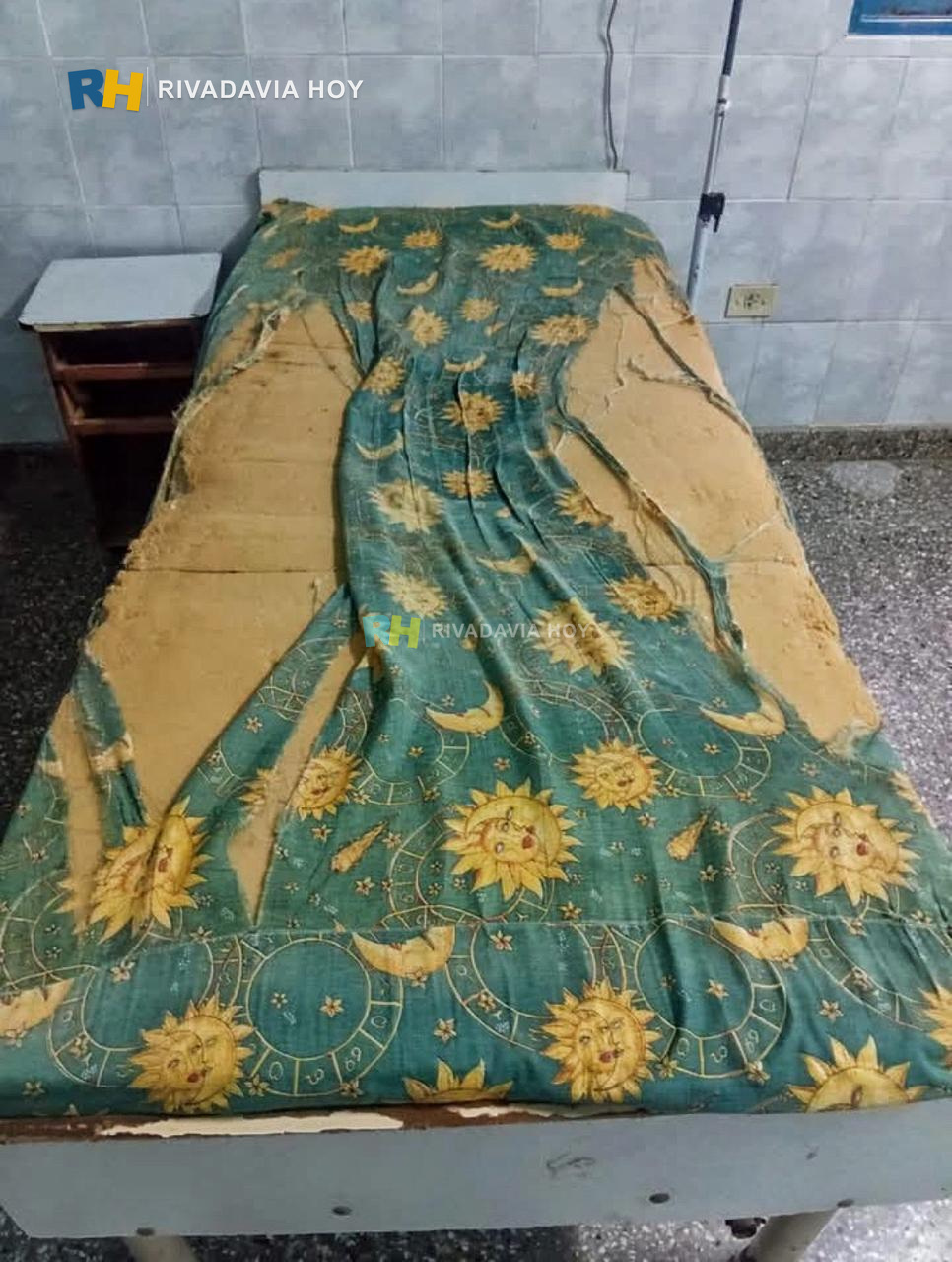 Colchón verde con roturas